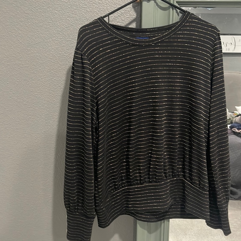 Black and gold size XXL sweater